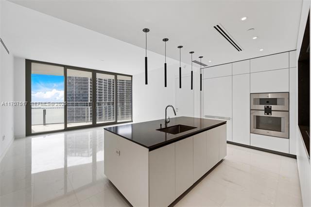 Building Photo - 300 Biscayne Boulevard Way