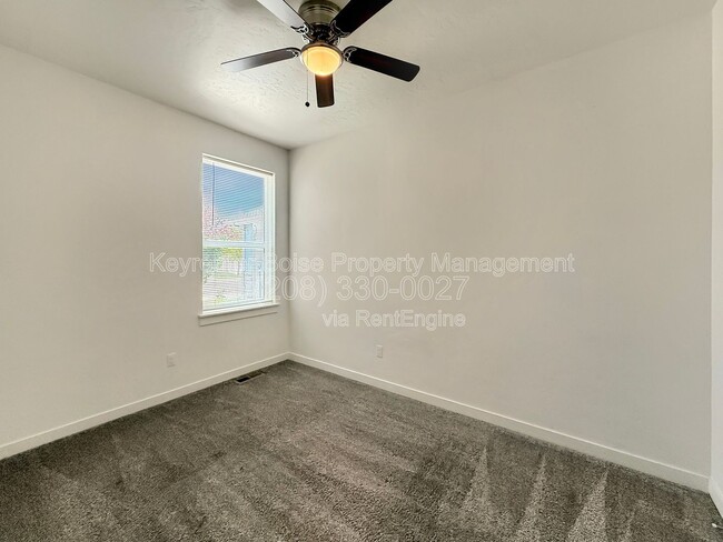 Building Photo - 2115 W Bella Ln