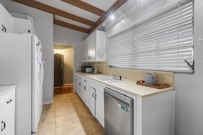 Building Photo - 1612 Hasosaw Nene