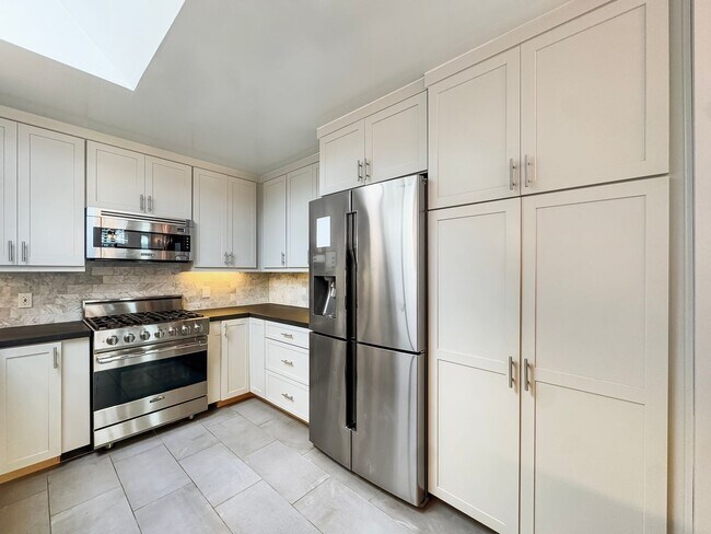 Building Photo - Stunning 3B/3BA House in Del Mar!