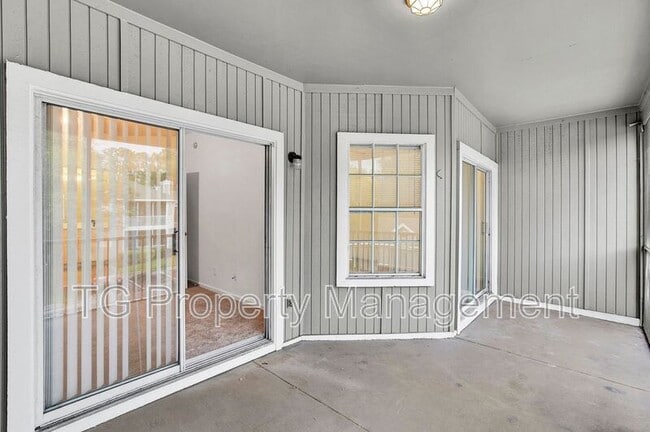 Building Photo - 10000 Gate Pkwy N