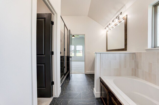 Building Photo - Brand New Home In Mustang!