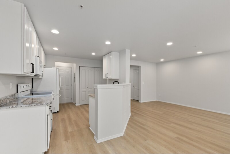 Building Photo - 4802 Nassau Ave NE