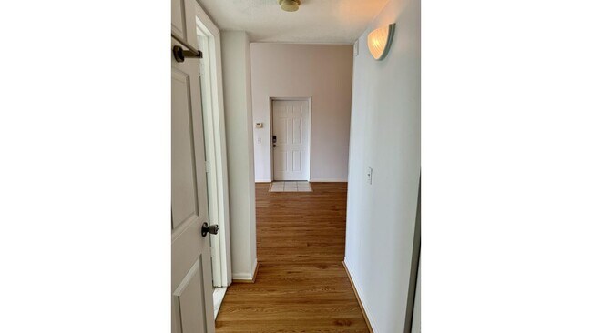 Building Photo - 719 Villa Cir