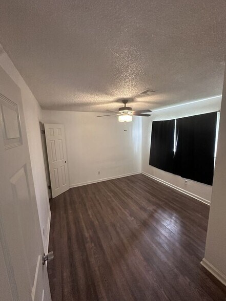 Building Photo - 145 S Dexter Dr