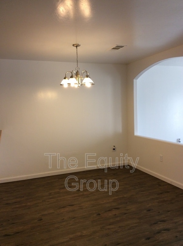 Building Photo - 437 N Park St