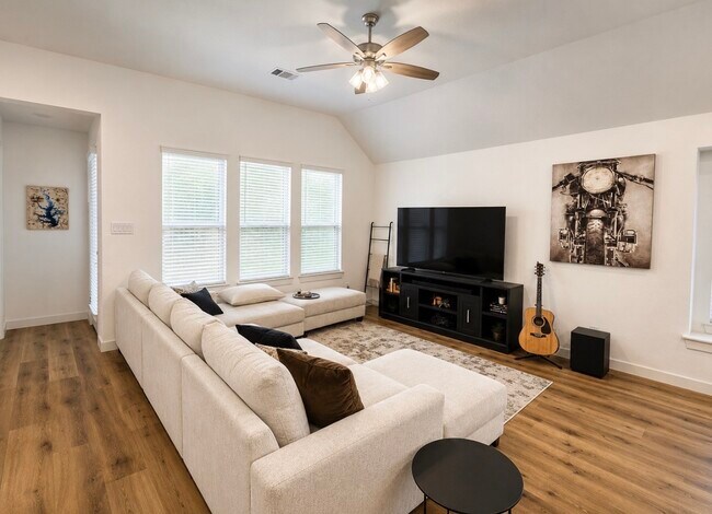 Building Photo - 403 Soapberry Tree Ct