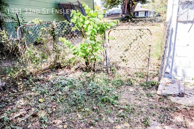Building Photo - 1321 33rd St Ensley