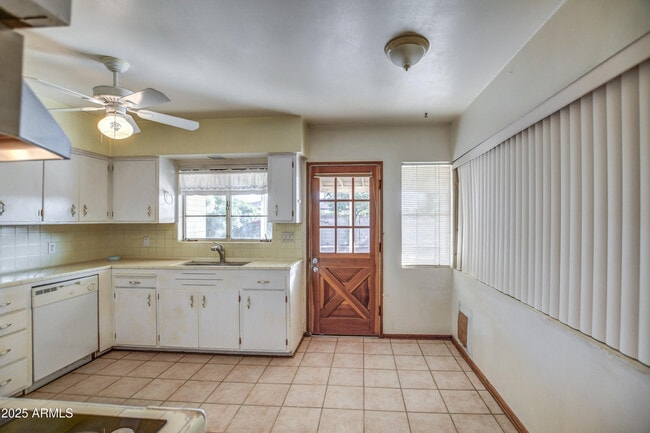 Building Photo - 8235 E Virginia Ave