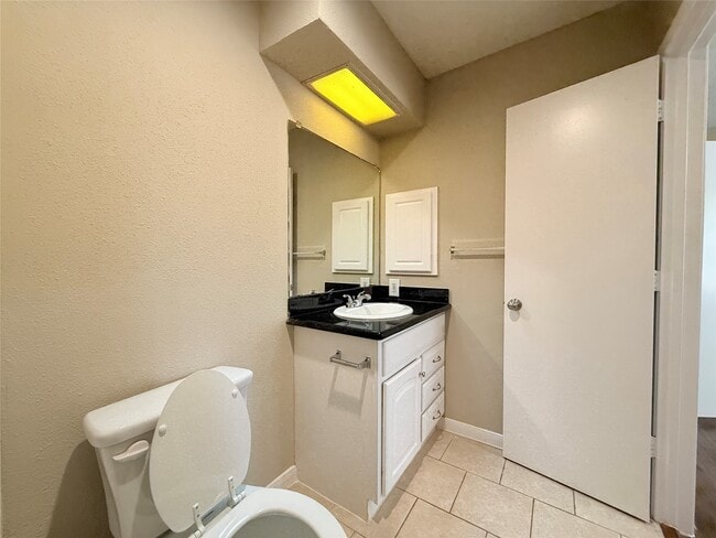 Building Photo - 12875 High Star Dr