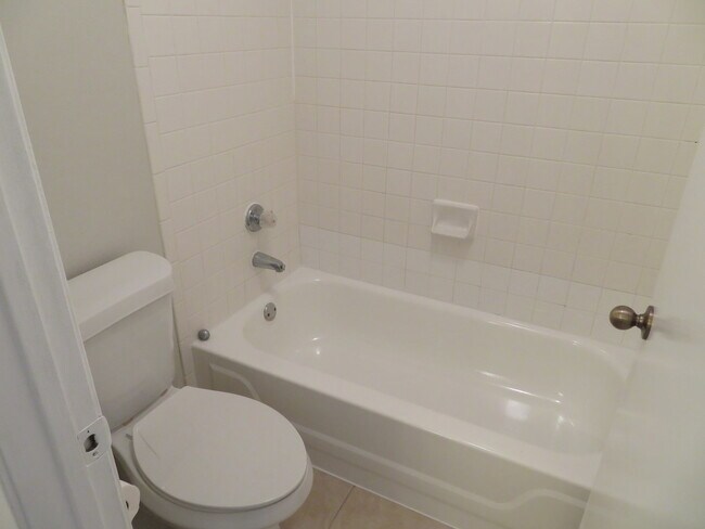 Building Photo - Great unit in Coral Springs