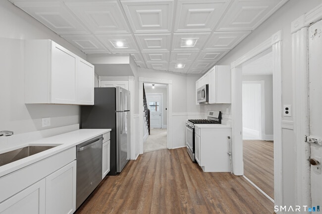 Building Photo - 45 Dunham St