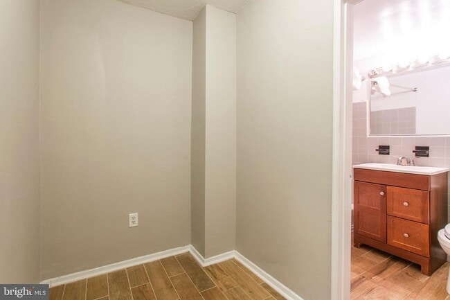 Building Photo - Bright Studio in the Heart of Center City ...