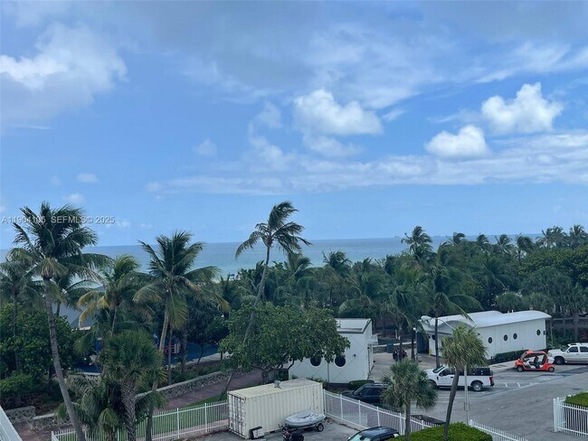 Building Photo - 5313 Collins Ave