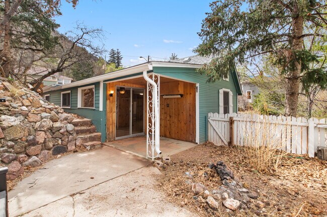 Building Photo - 807 Shoshone Pl