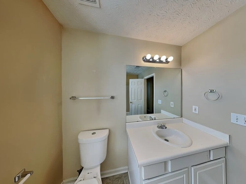 Building Photo - 4516 Swan Trce