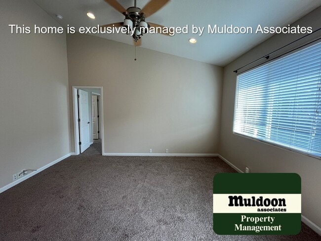 Building Photo - Beautiful Rancher with everything on one l...