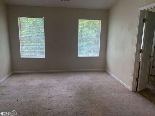 Building Photo - 2858 Parkway Close