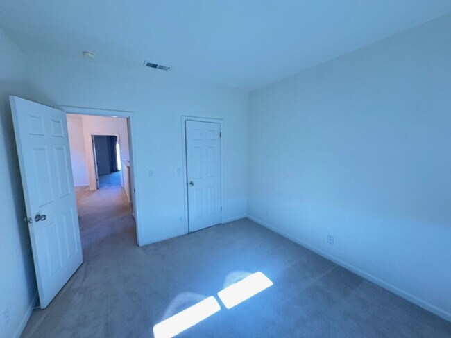 Building Photo - 6141 Ingleston Dr