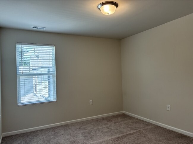 Building Photo - 301 Wilbur Lake Dr