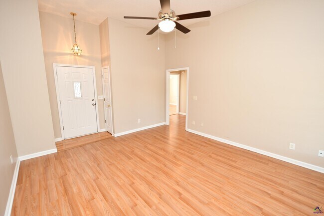 Building Photo - 107 Dorothy Ct