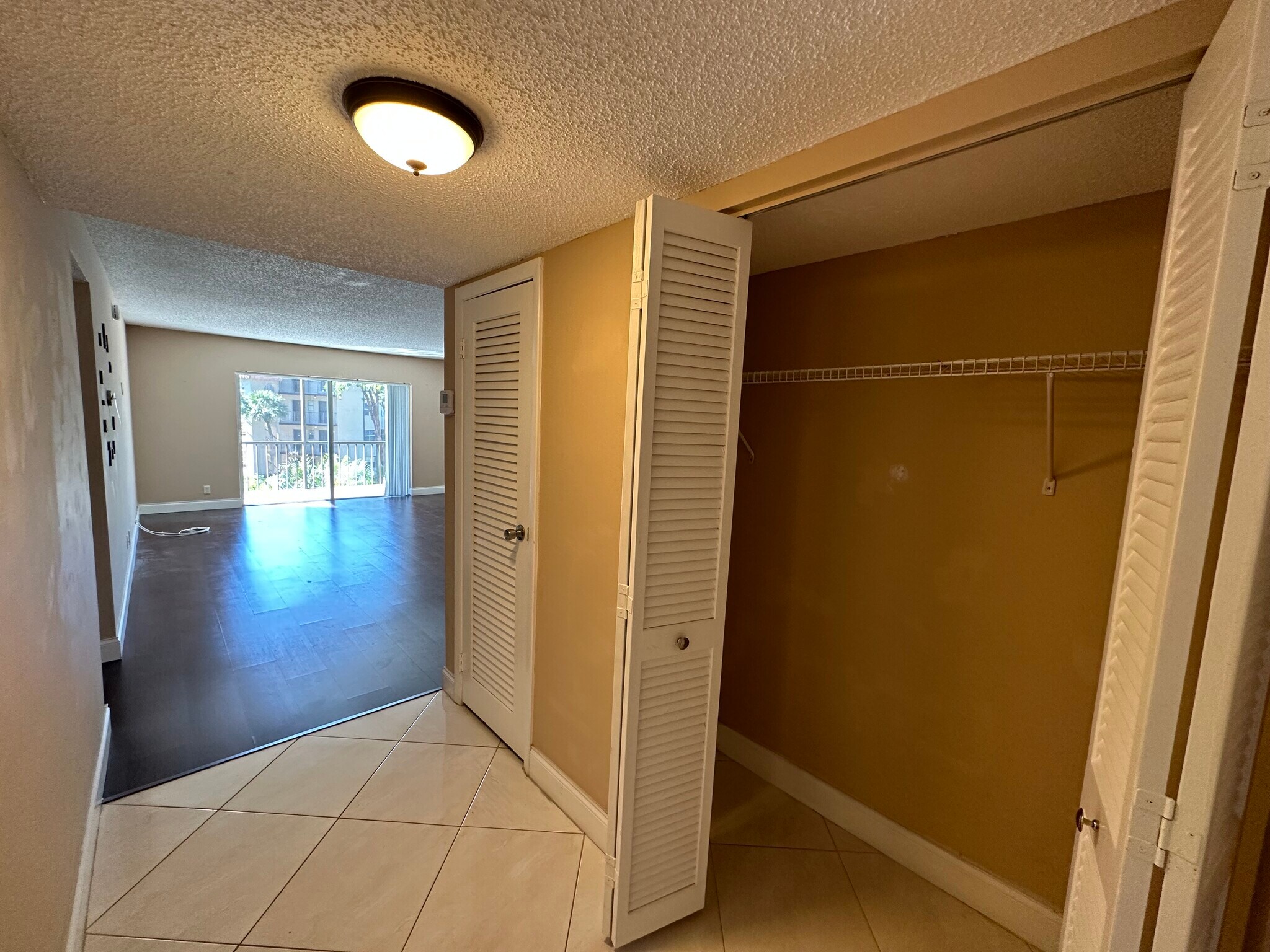 Building Photo - 5961 N Falls Circle Dr