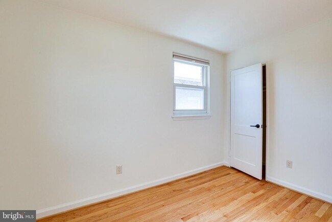 Building Photo - 5513 Chillum Pl NE