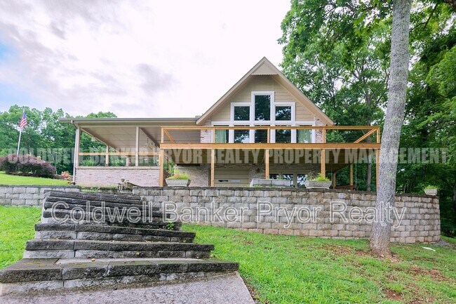 Building Photo - 165 Lakeshore Ct