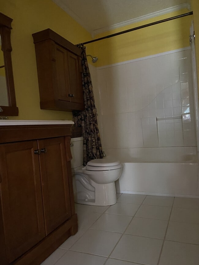 Building Photo - 18601 Honeysuckle Ln