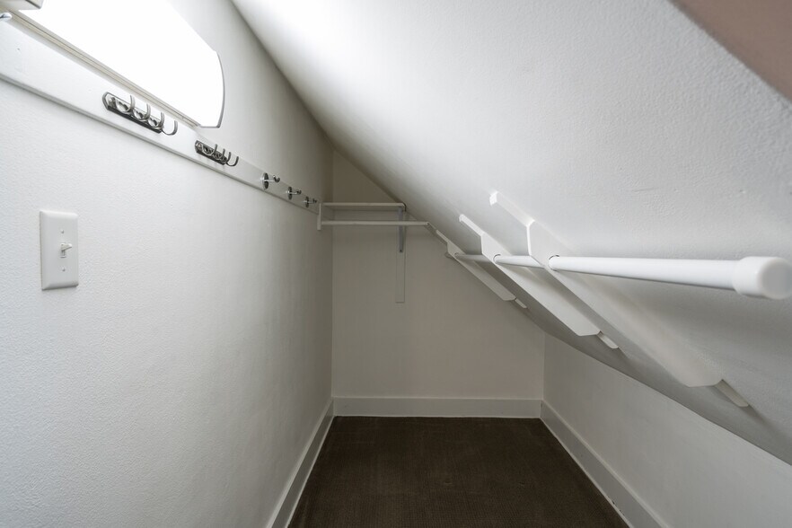 Building Photo - 1298 N 68th St