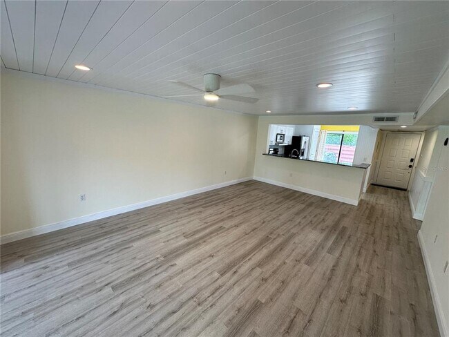 Building Photo - 620 Spring Lakes Blvd