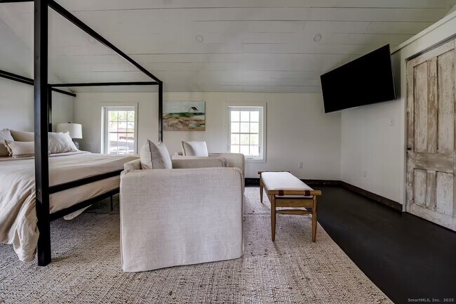 Building Photo - 740 Little City Rd