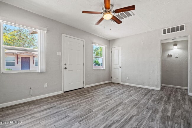 Building Photo - 528 E Pierson St