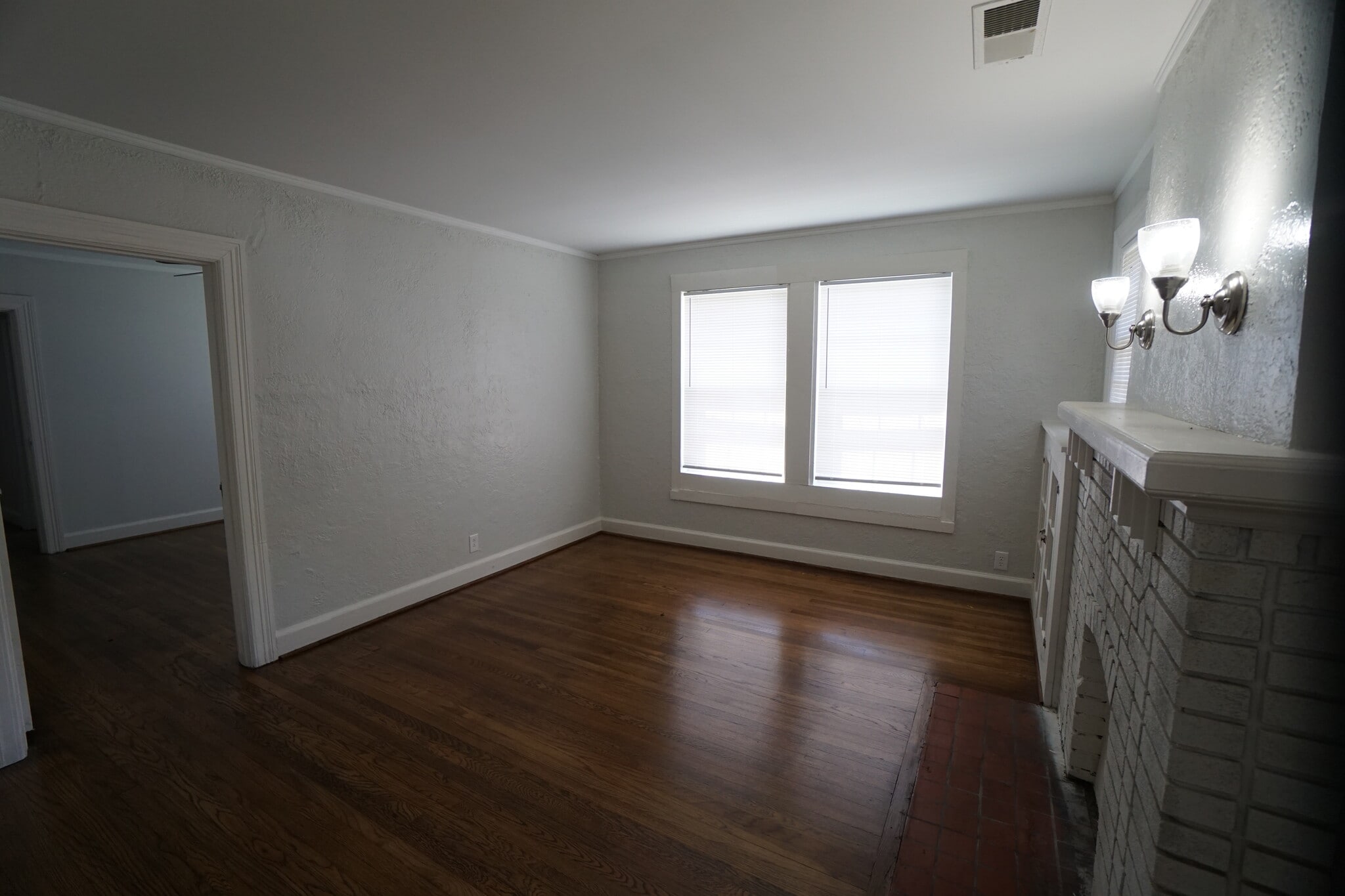 Building Photo - 7223 1st Ave S