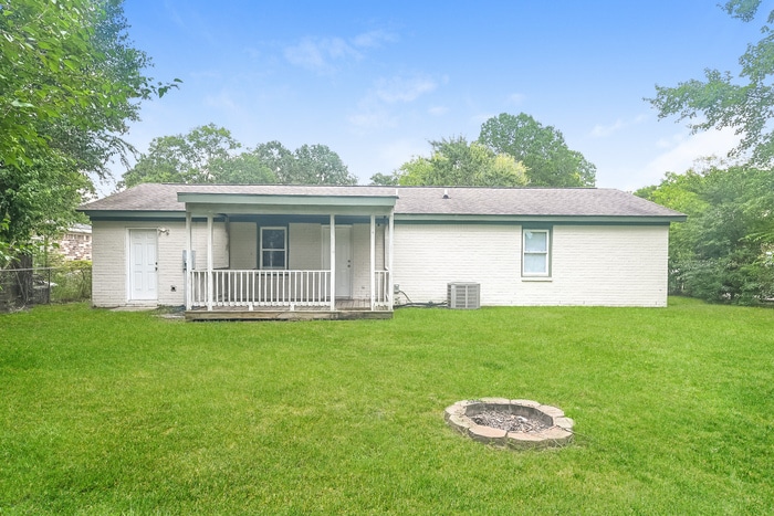 Building Photo - 213 Water Oak Dr