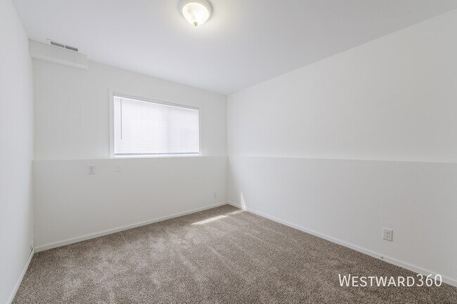 Building Photo - 915 Spiros Ct