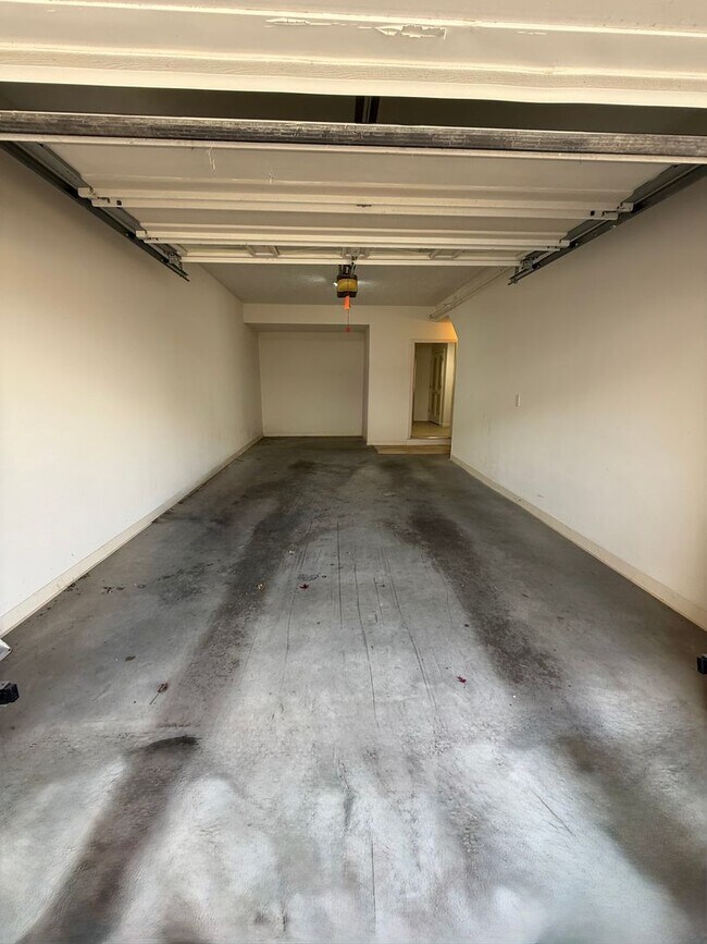 Building Photo - Adams Pointe 2 bedroom, 2 bathroom home
