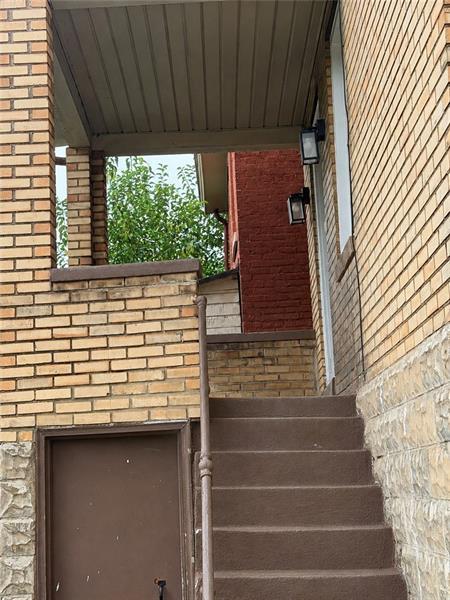 Building Photo - 209 Clay St