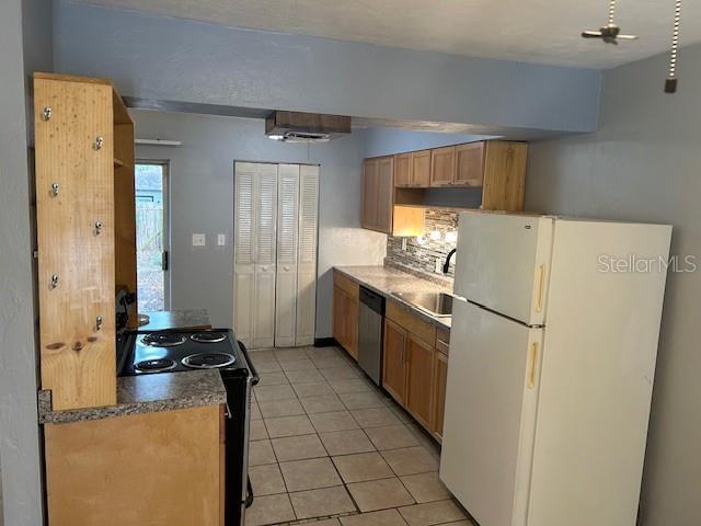 Building Photo - 6124 SW 11th Pl