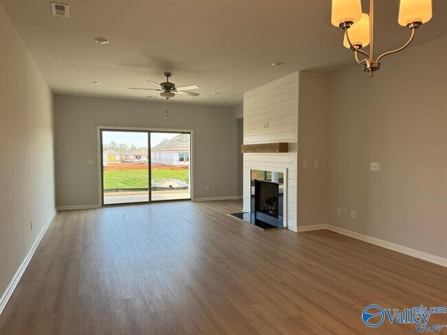 Building Photo - 12660 Whitcomb Cir