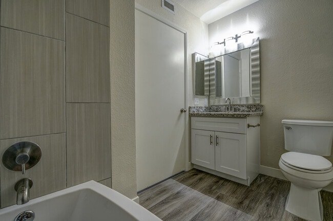 Building Photo - TOTALLY RENOVATED Summerlin Condo - Lake M...
