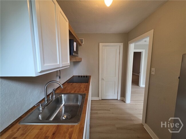 Building Photo - 405 Turnberry St