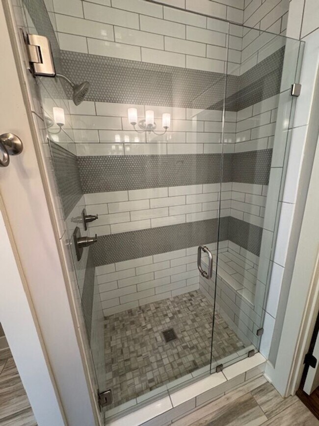 Building Photo - Beautiful custom home in East Nashville!