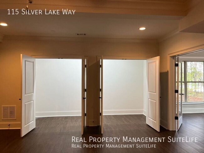 Building Photo - 115 Silver Lake Way