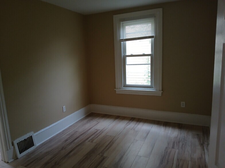 2nd bedroom - 210 W Montgomery Ave