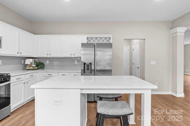 Building Photo - 302 Flanders Dr