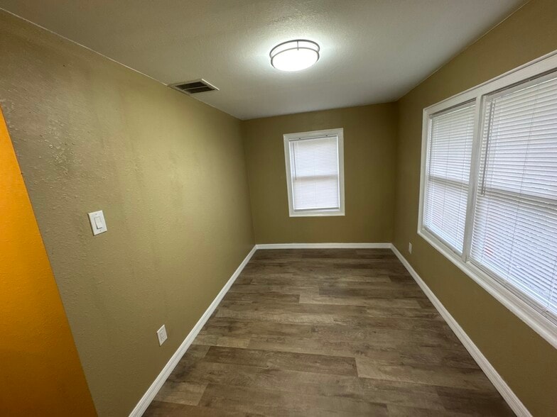 3 bedroom which can also serve as an office - 721 NW 22nd St