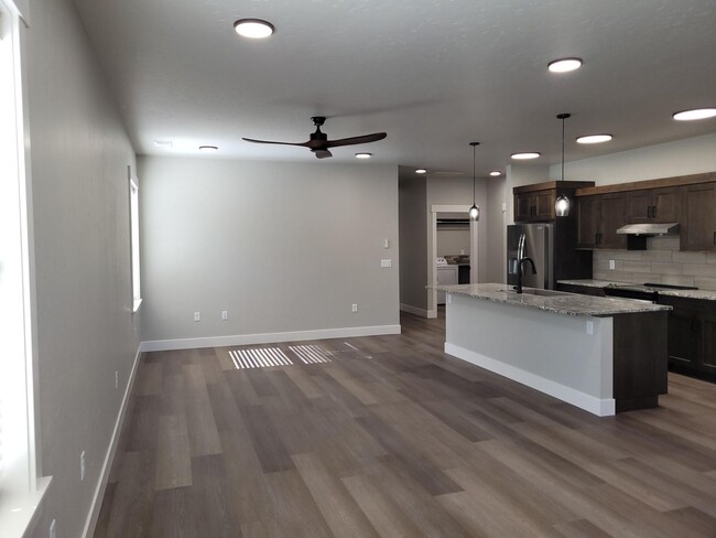 Building Photo - Stunning New Home in Meridian!