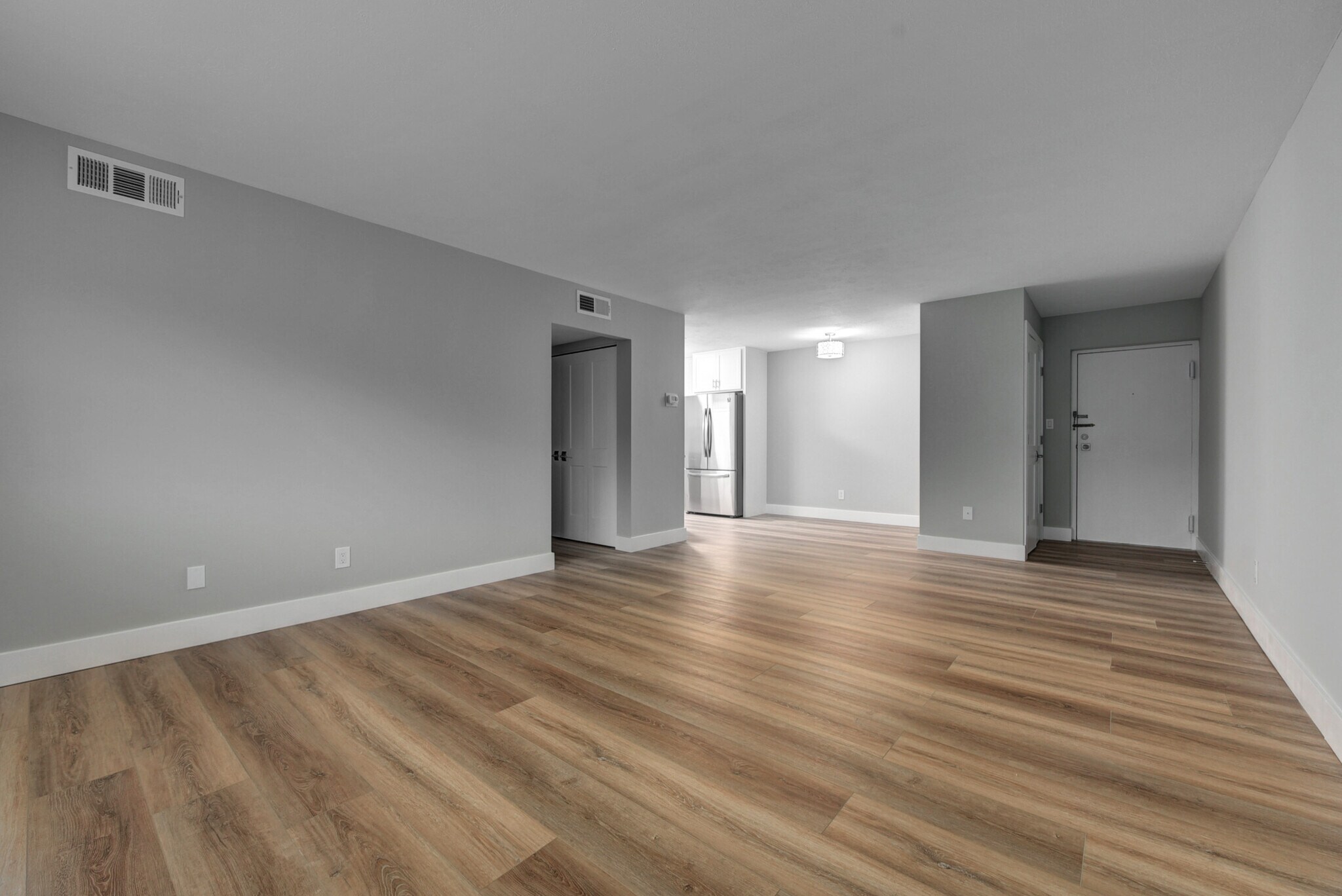 Large Living Room and Dining Area - 20333 Detroit Rd