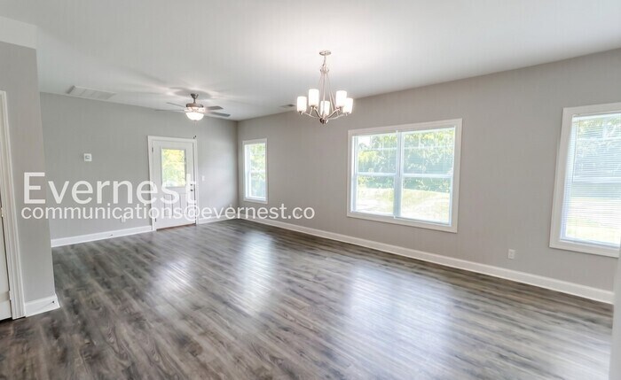 Building Photo - 5347 Roosevelt Rd
